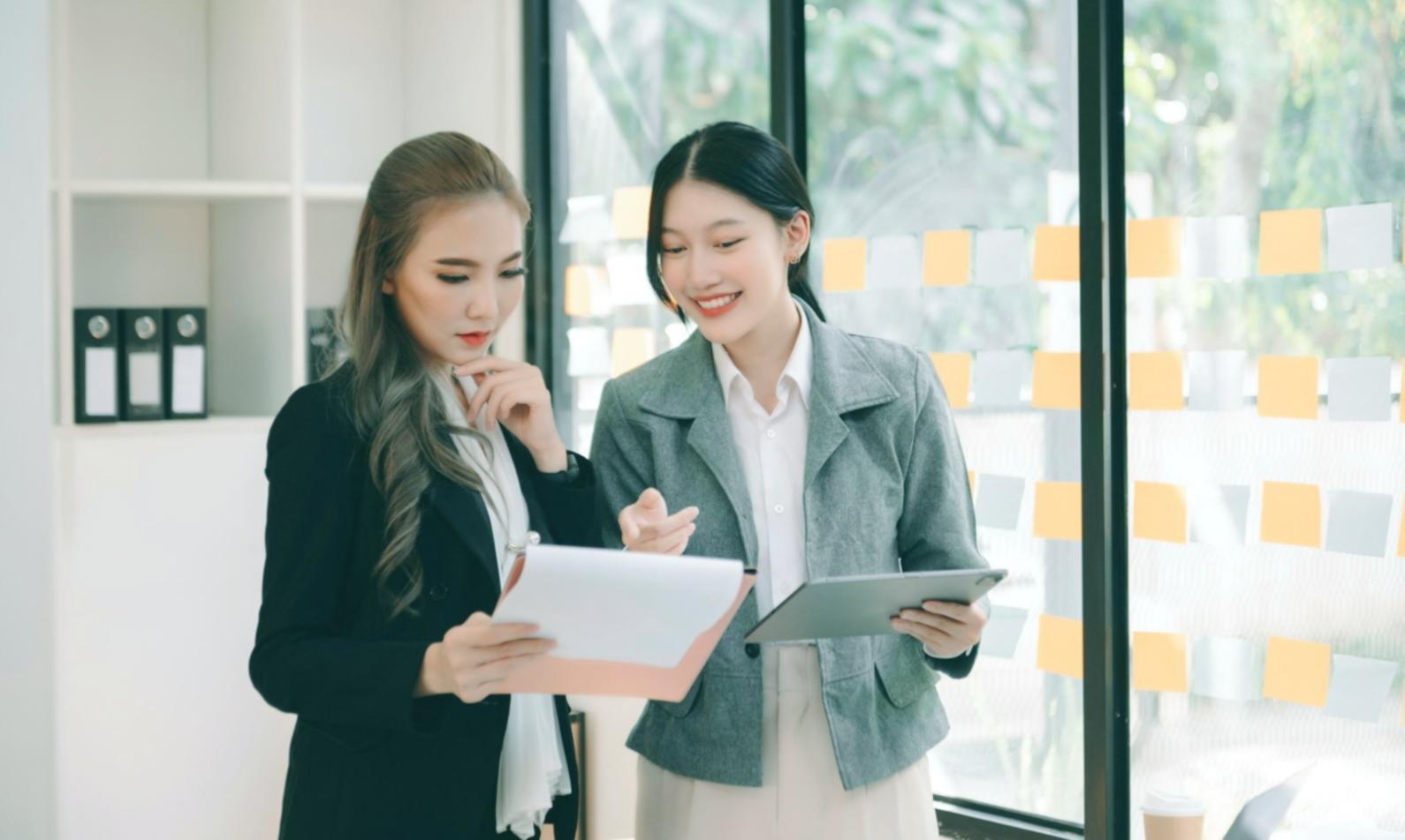 Workshop-Teilnehmer bei praktischer Mobile SEO Arbeit